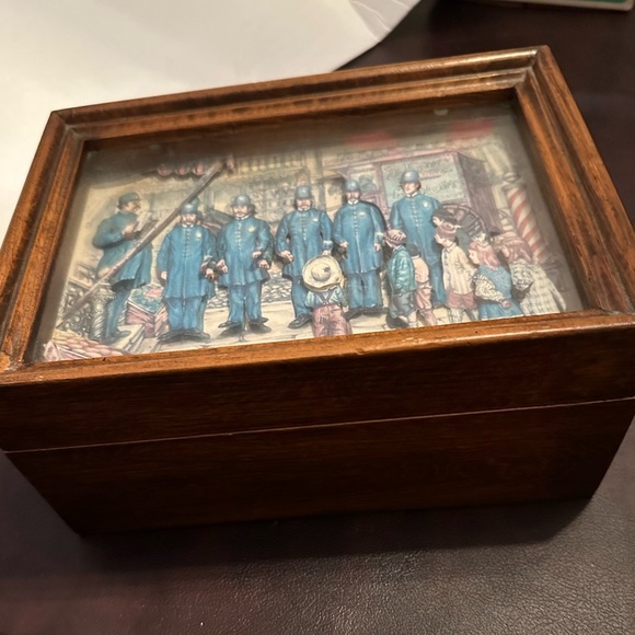 Vintage hinged box - Picture 1 of 13